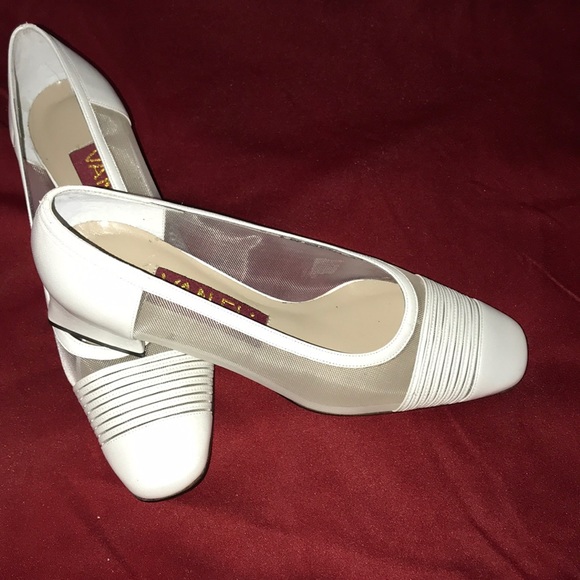Van Eli Shoes - Winter White VanEli Pumps Size 7M